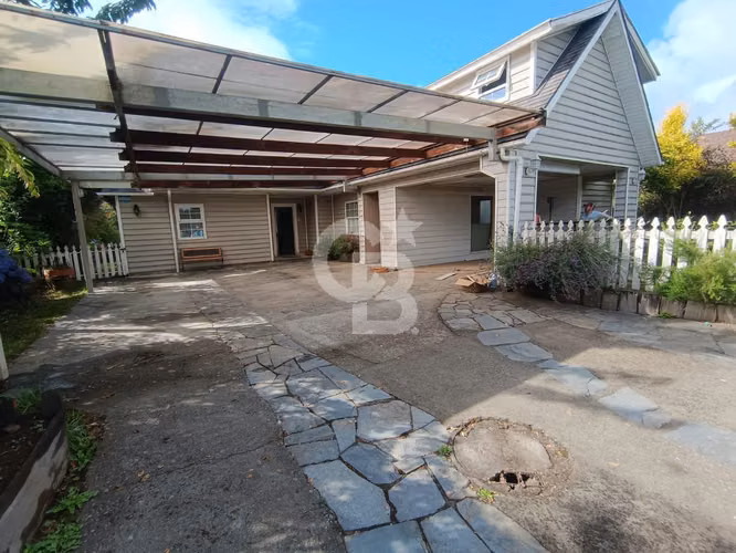 Casa con Piscina - 5D+6B, Gran Terreno