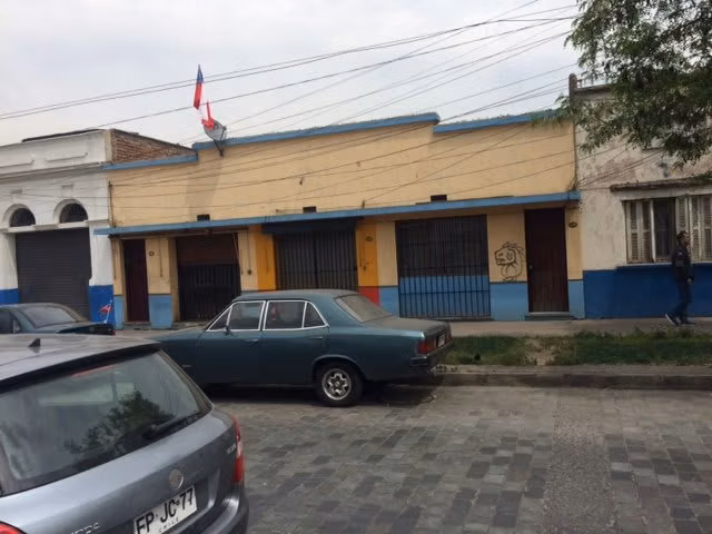Atención Inversionistas. Casa con 2 Locales Comerciales, 240m2 Av. Portugal /Santa Elvira