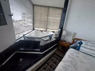 Luminoso Depto. con jacuzzi dorm. principal (141988)