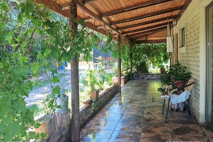 Casa en parcela, piscina y jardín. melipilla