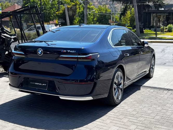 BMW 740 3.0 TURBO 2025