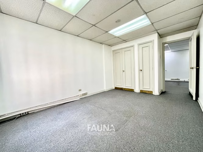 Oficina 406 m² en Piso 6 | 13 Privados, Recepción, Cocina y Climatización