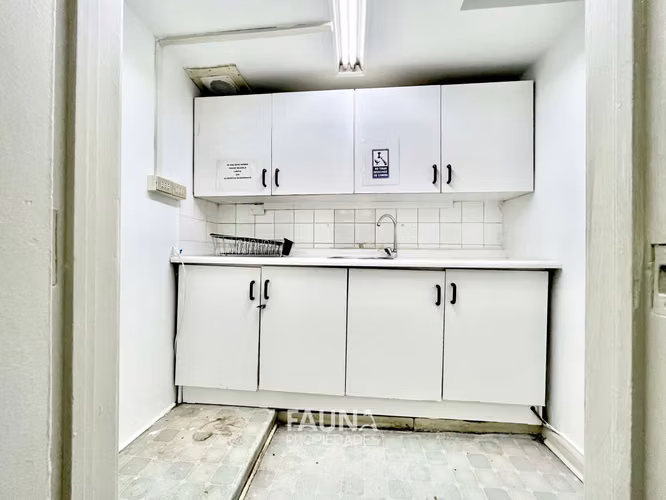 Oficina 406 m² en Piso 6 | 13 Privados, Recepción, Cocina y Climatización
