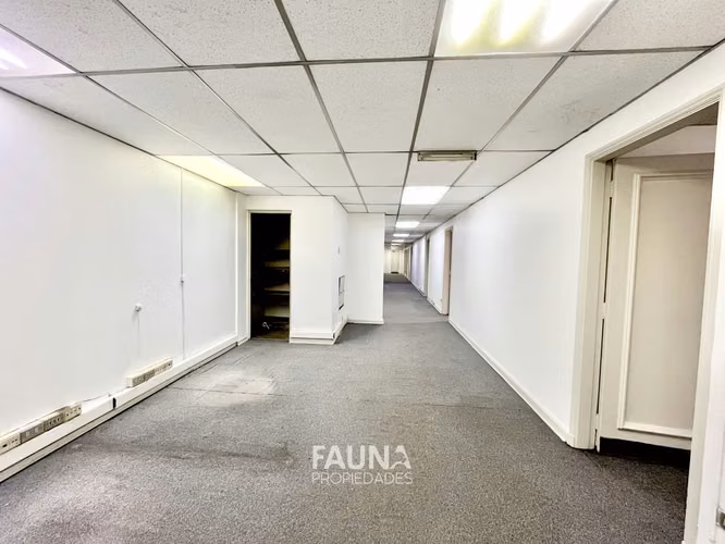 Oficina 406 m² en Piso 6 | 13 Privados, Recepción, Cocina y Climatización