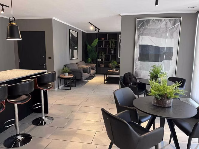 Oportunidad Única en estupendo condominio (142394)