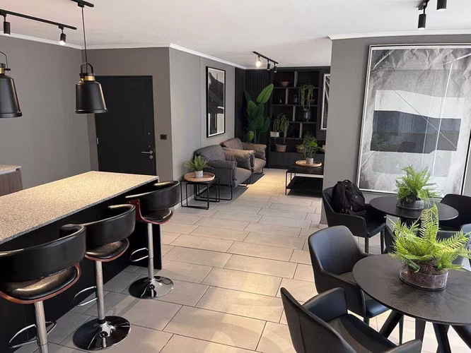 Oportunidad Única en estupendo condominio (142394)