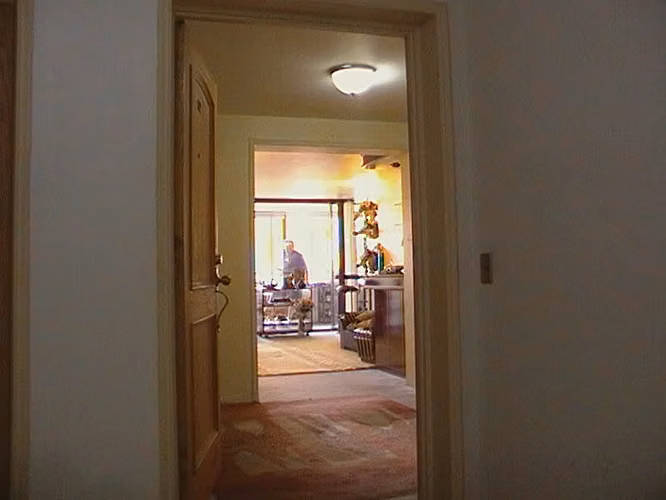 Departamento de 3 dormitorios, 2 baños más dormitorio y baño servicio, bodega y 2 estacionamientos. Excelente ubicación. Orientación Nor-Oriente.