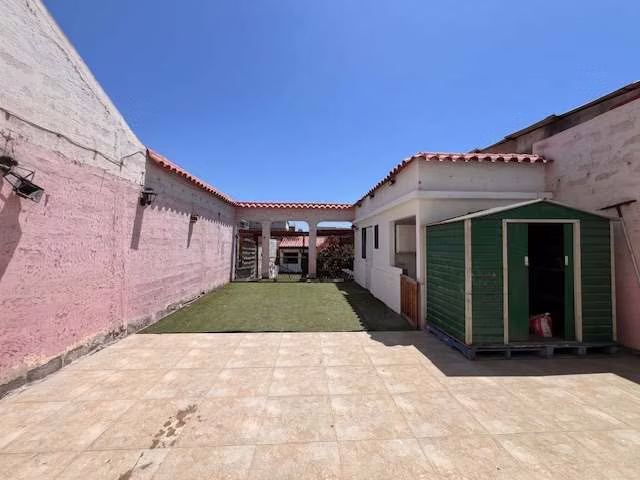 Amplia Casa de 3 dormitorios en calle Riquelme