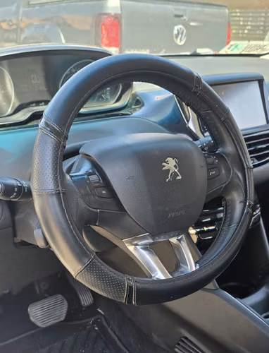 Peugeot 208 AT 