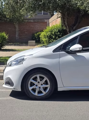 Peugeot 208 AT 