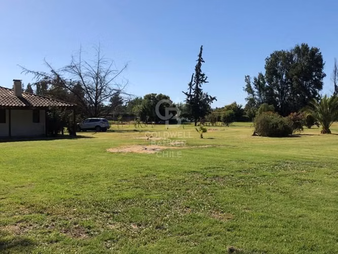 Parcela 1 Hectárea con casa en Talagante
