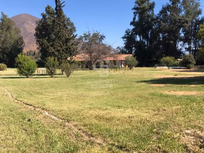 Parcela 1 Hectárea con casa en Talagante
