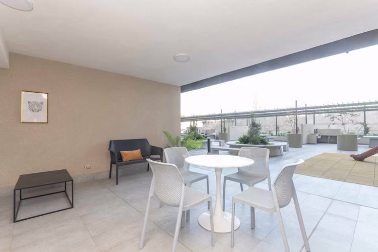Av. El Parrón 103 (1 Est )