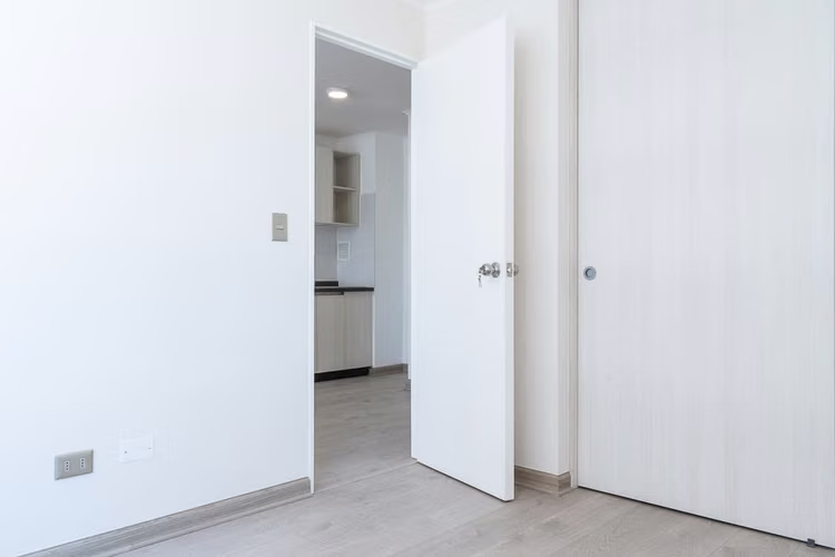 Av. El Parrón 103 (1 Est )