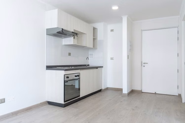 Av. El Parrón 103 (1 Est )
