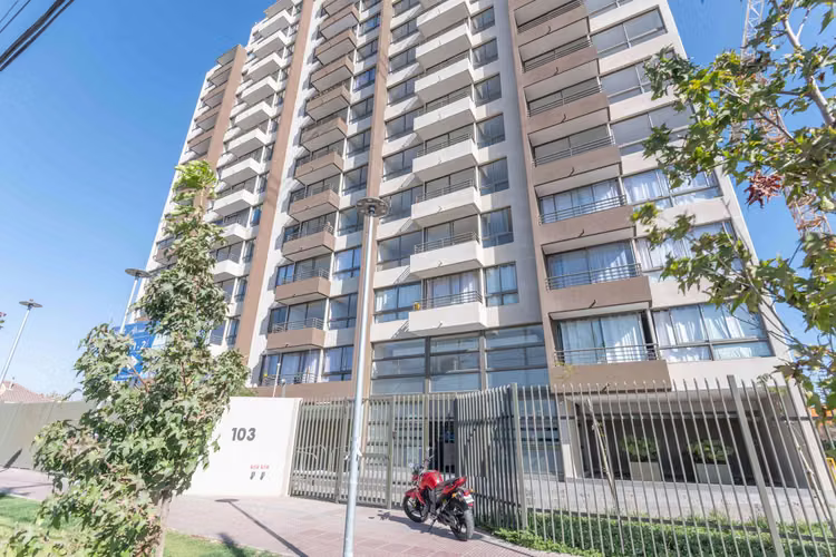 Av. El Parrón 103 (1 Est )