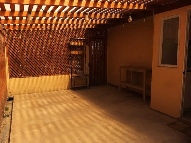 EXCELENTE CASA UN PISO INDEPENDIENTE   SECTOR RESIDENCIAL