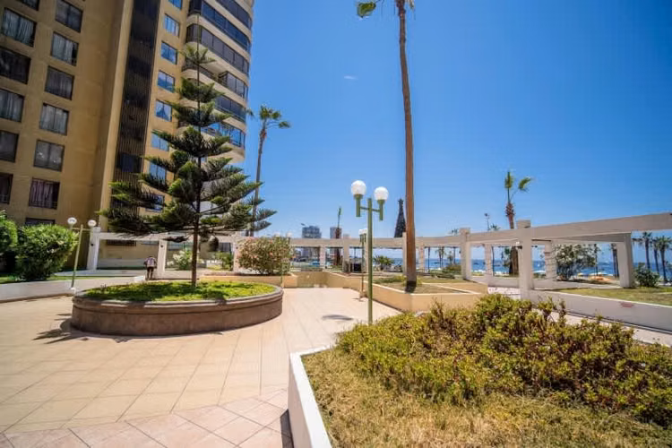 Departamento FRENTE A PLAYA CAVANCHA - Imagen 3