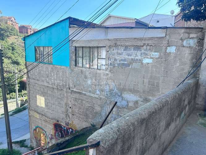 Gran Terreno con 5  Dptos. en Valparaíso - Imagen 4