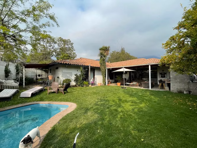 Maravillosa casa en Venta, en el mejor sector de la Reina. Príncipe de Gales 5D+4B