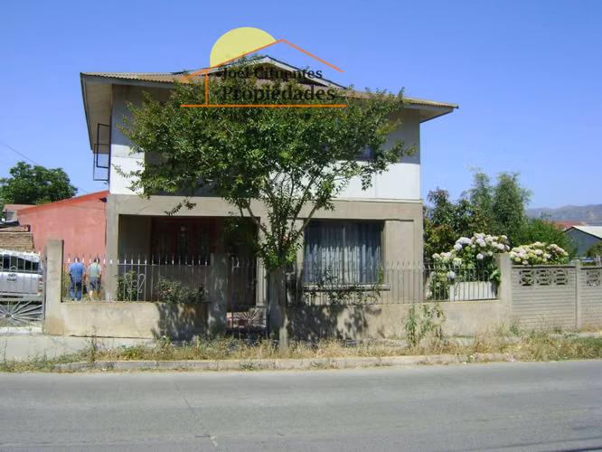 Casa con terreno de 350 mts2, cercano a la Av. Valparaíso. Cod-2403