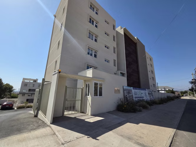 Av. Juan Cisternas 3 (1 Est /1 Bod) [3725-6]