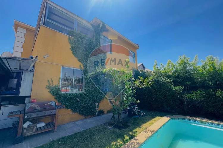 Exclusiva casa en ñuñoa con piscina y garaje - Imagen 4