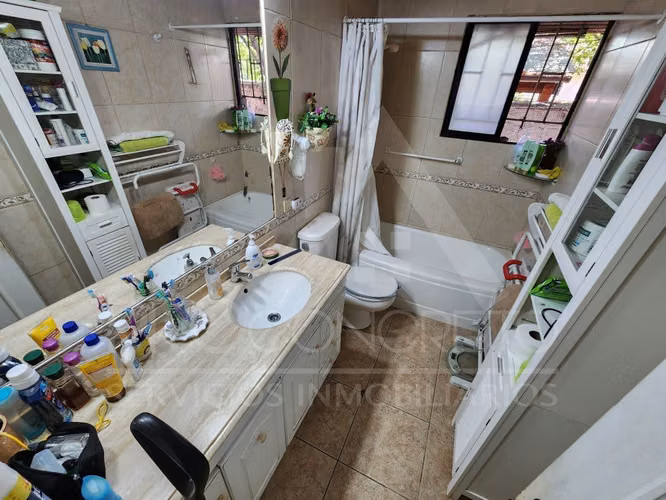 Casa en venta en La Reina con amplio terreno, oportunidad de inversión