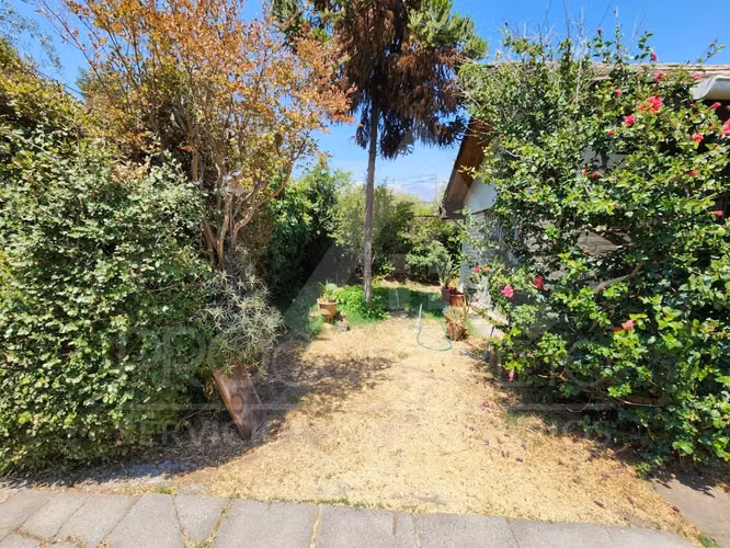 Casa en venta en La Reina con amplio terreno, oportunidad de inversión