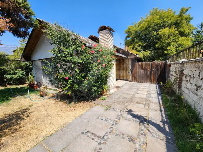 Casa en venta en La Reina con amplio terreno, oportunidad de inversión