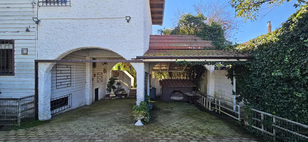 CASA EN CONCÓN 320MT TERRENO, 154MT CONSTRUIDOS. 3 DORM, 4 BAÑOS, ESTACIONAMIENTOS