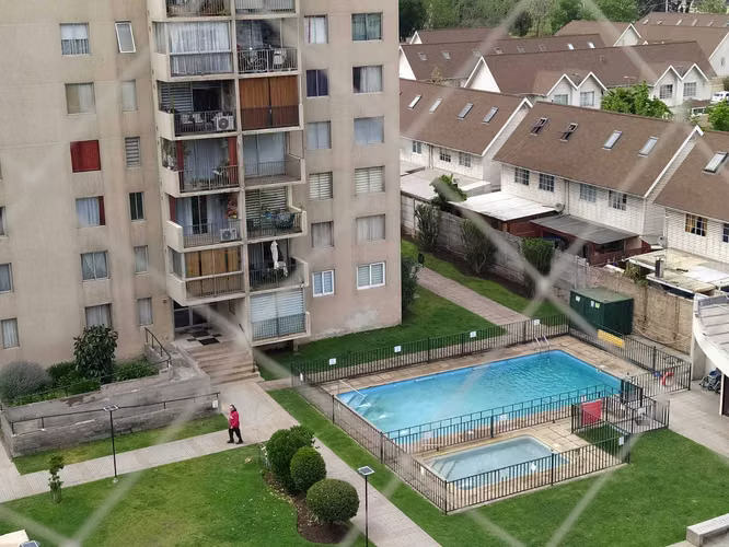 Vendo amplio Depto. en Condominio la Floresta (143850)