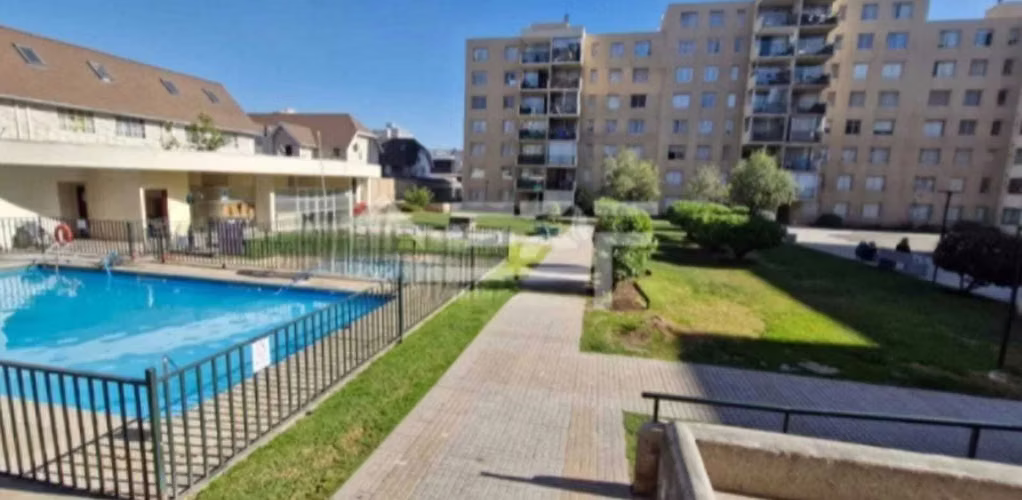 Vendo amplio Depto. en Condominio la Floresta (143850)