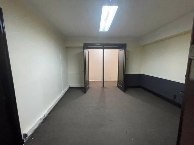 Arriendo Oficina 1 privado, 1 baño, Metro Plaza de Armas