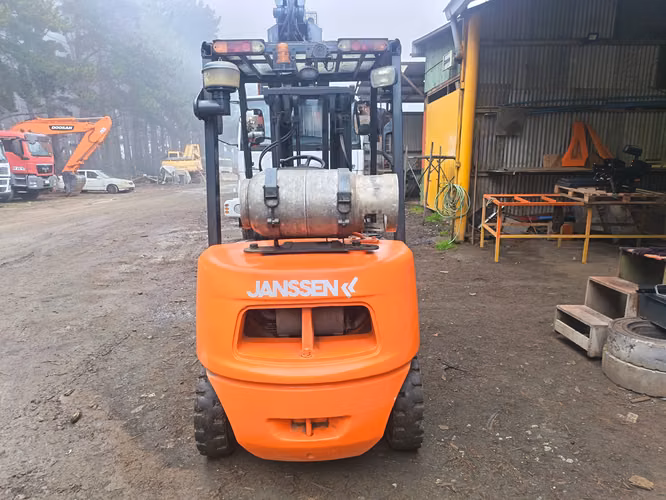 GRUA HORQUILLA DOSSAN  MODELO GP 30 AÑO 2013