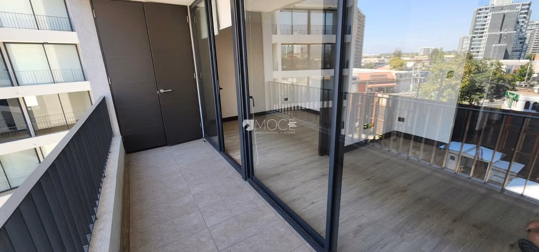 AMPLIO Y MODERNO  DEPTO. EN VENTA. SEMI NUEVO  UF 2.890 A MEDIA CUADRA DE METRO  BELLAVISTA BARRIO RESIDENCIAL AÑO 2024