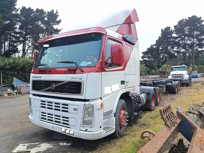 VOLVO FM 12 AÑO 2007 Y SEMIREMOLQUE