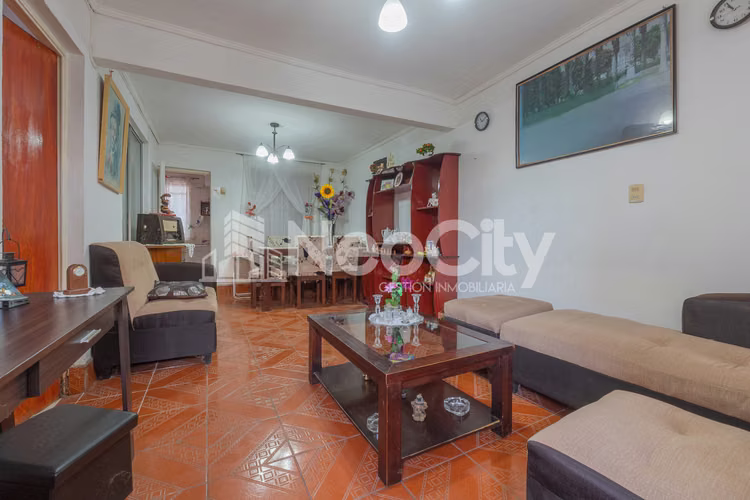 SE VENDE CASA CON DOS PISOS EDIFICADOS