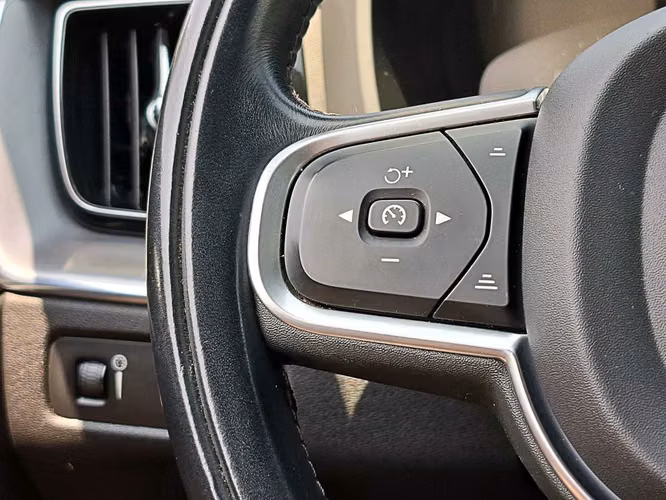 VOLVO XC60 2021