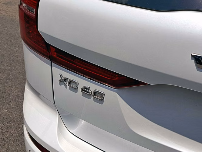 VOLVO XC60 2021
