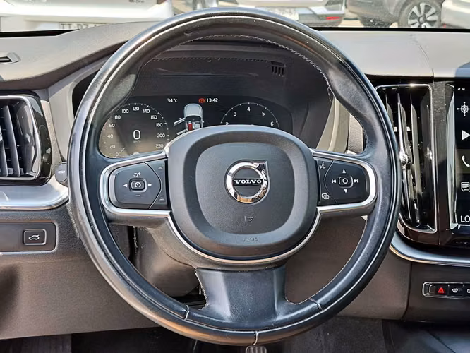 VOLVO XC60 2021