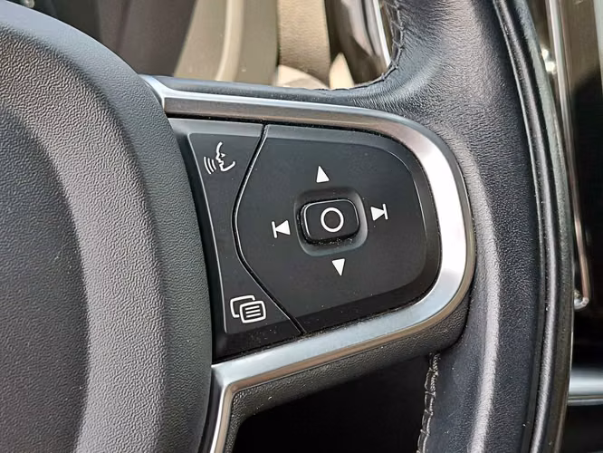 VOLVO XC60 2021