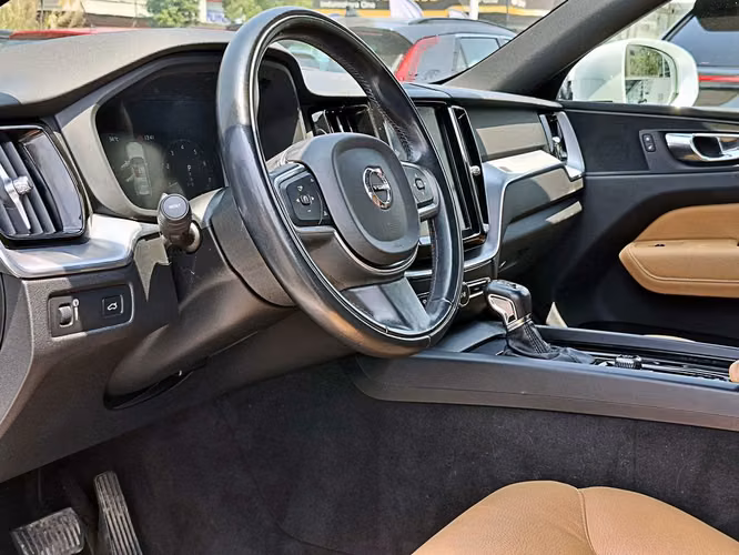 VOLVO XC60 2021