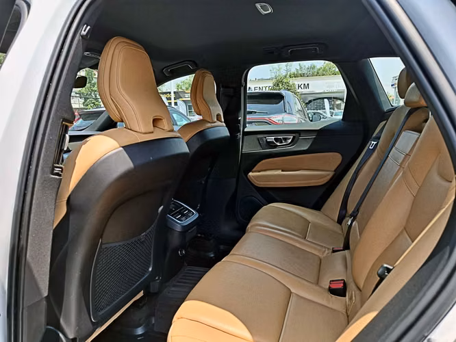 VOLVO XC60 2021