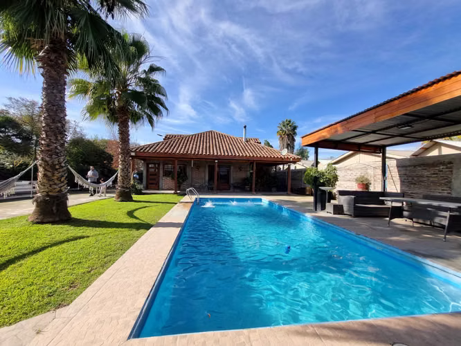 EXCELENTE Y AMPLIA CASA COLONIAL EN LAMPA (100539)
