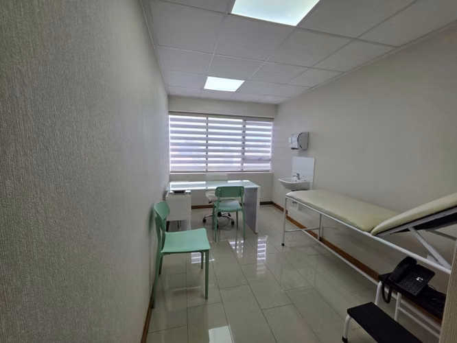 Venta de oficina en Centro médico Edificio Manzo de Velasco.