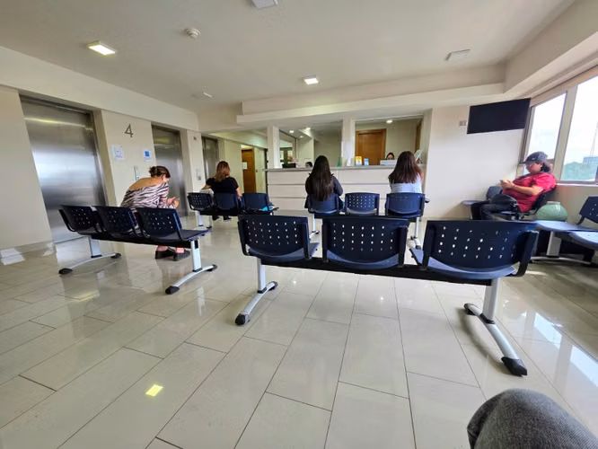 Venta de oficina en Centro médico Edificio Manzo de Velasco.
