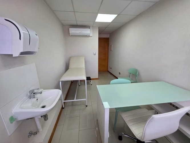 Venta de oficina en Centro médico Edificio Manzo de Velasco.