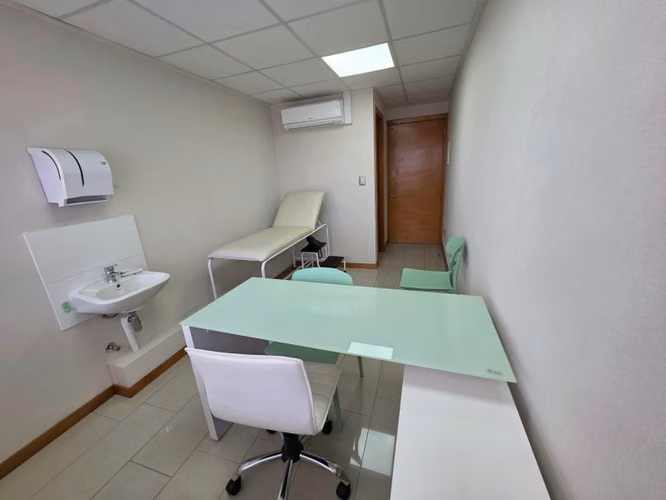 Venta de oficina en Centro médico Edificio Manzo de Velasco.