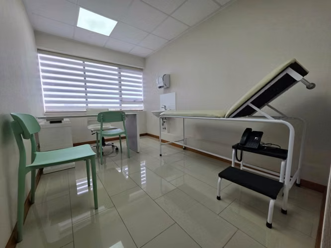 Venta de oficina en Centro médico Edificio Manzo de Velasco.